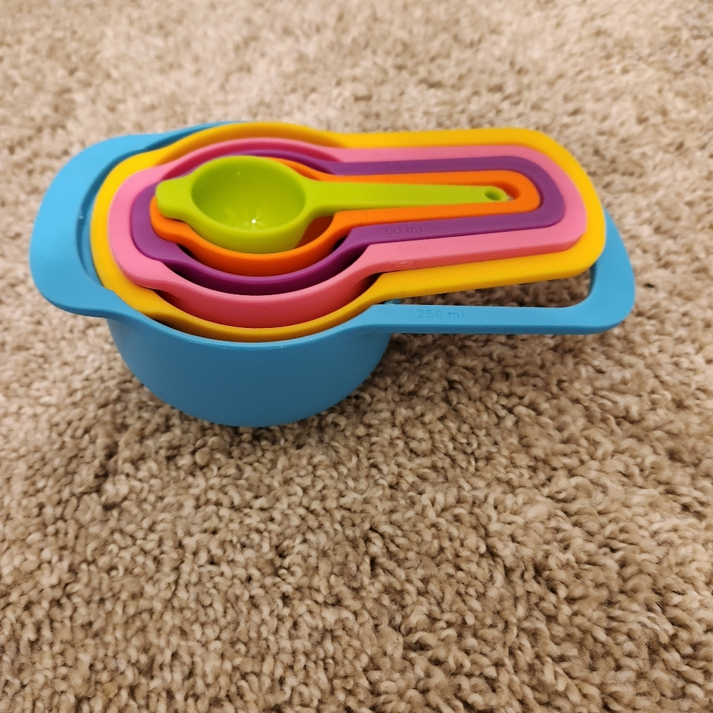 Color measuring cups